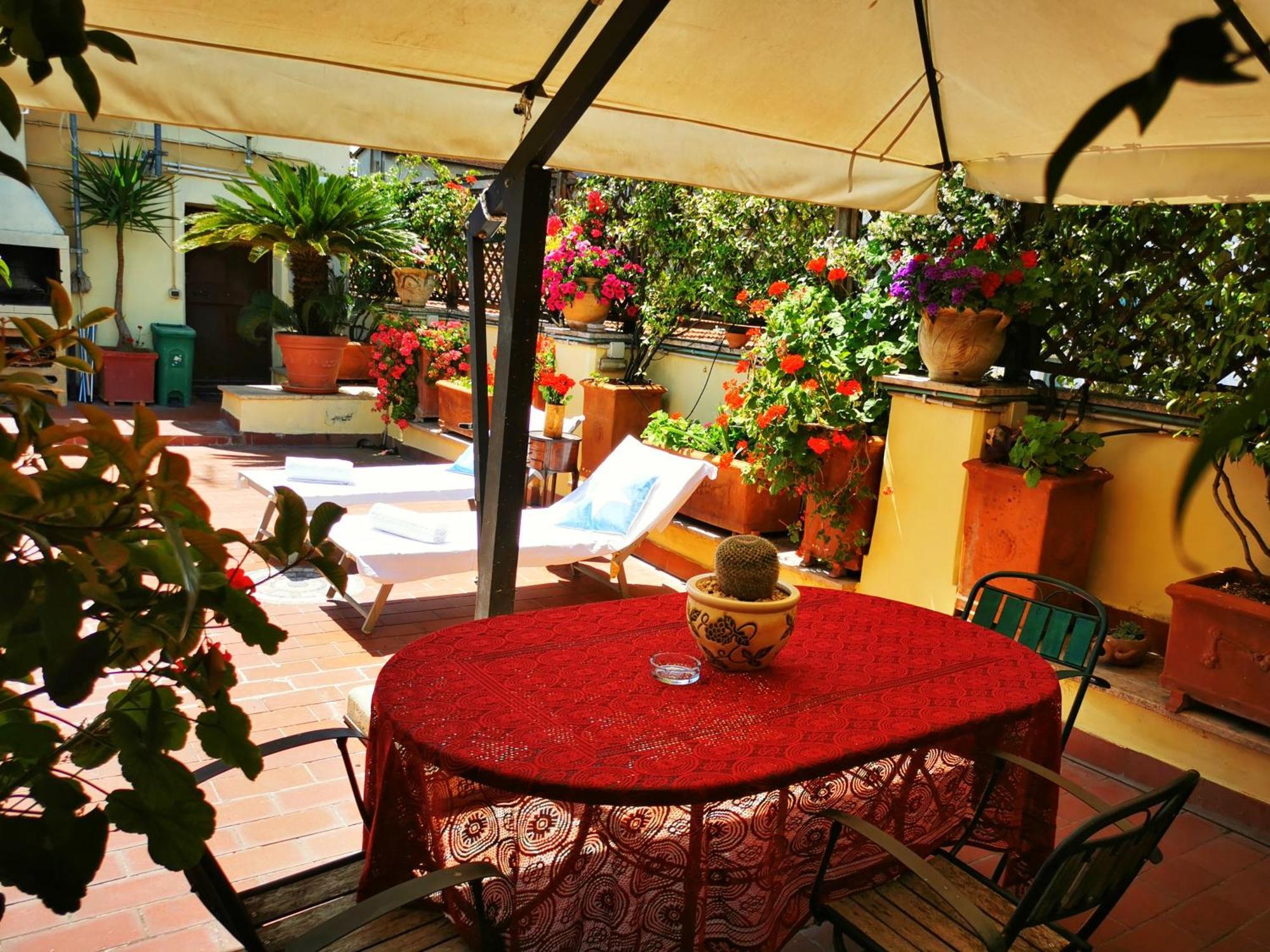 Pensión Attic Garden *